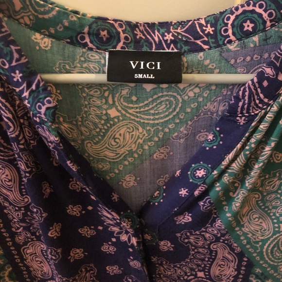 VICI hi lo blouse - Picture 2 of 9